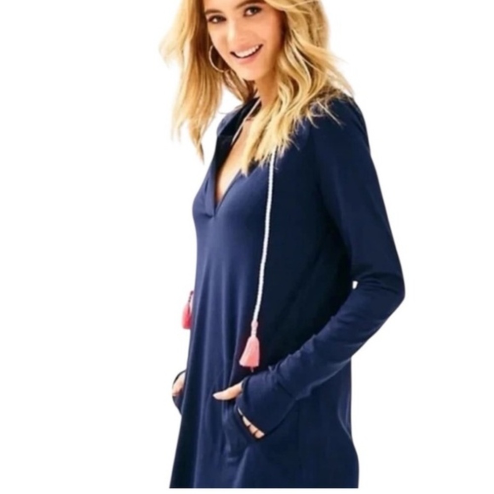 Lilly Pulitzer Navy Long Sleeve hooded Rylie UPF 50+ Dress with Pink Tassels xs